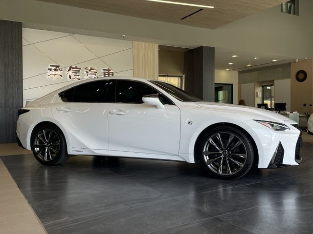 F Sport/ACC/車偏警示/盲點/倒車顯影/換檔撥片/雙前電動加熱跑車椅/模式切換  第3張相片