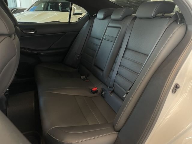 F Sport/ACC/車偏警示/盲點/倒車顯影/換檔撥片/雙前電動加熱跑車椅/模式切換  第7張相片