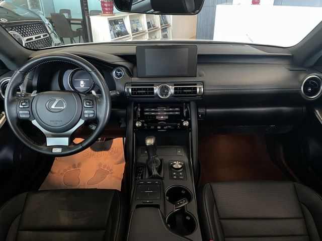 F Sport/ACC/車偏警示/盲點/倒車顯影/換檔撥片/雙前電動加熱跑車椅/模式切換  第13張相片