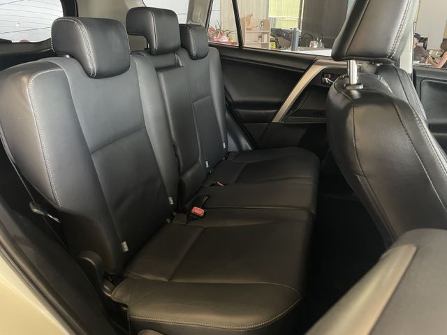 一年僅跑8100/2.0 E-HI版/定速/摸門/倒車顯影/胎壓監測/駕駛電動椅/電動後視鏡/分區恆溫  第9張相片