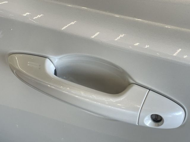 一年僅跑8100/2.0 E-HI版/定速/摸門/倒車顯影/胎壓監測/駕駛電動椅/電動後視鏡/分區恆溫  第19張相片
