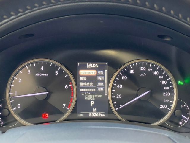 保證實車實價。/ 免鑰匙啟動 / 盲點偵測 / 車道偏移 / 數位電視 / 導航 / 倒車顯影  第6張相片