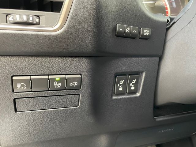 保證實車實價。/ 免鑰匙啟動 / 盲點偵測 / 車道偏移 / 數位電視 / 導航 / 倒車顯影  第12張相片