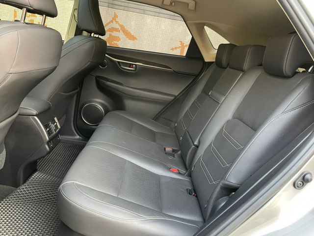 保證實車實價。/ 免鑰匙啟動 / 盲點偵測 / 車道偏移 / 數位電視 / 導航 / 倒車顯影  第16張相片