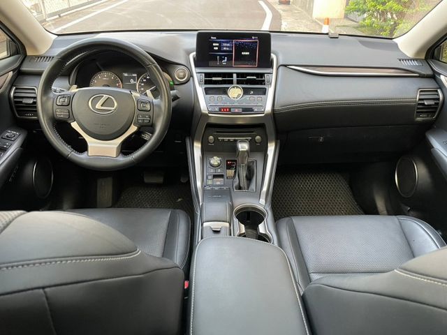 保證實車實價。/ 免鑰匙啟動 / 盲點偵測 / 車道偏移 / 數位電視 / 導航 / 倒車顯影  第17張相片