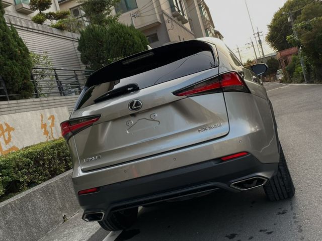 保證實車實價。/ 免鑰匙啟動 / 盲點偵測 / 車道偏移 / 數位電視 / 導航 / 倒車顯影  第20張相片