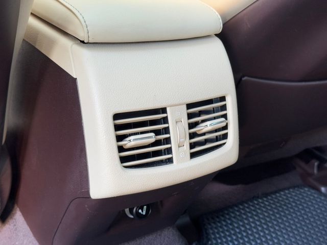 保證實車實價。/ 雙色內裝 / 定速 / 免鑰匙啟動 / 導航 / 倒車顯影 / 車道偏移警示  第5張相片
