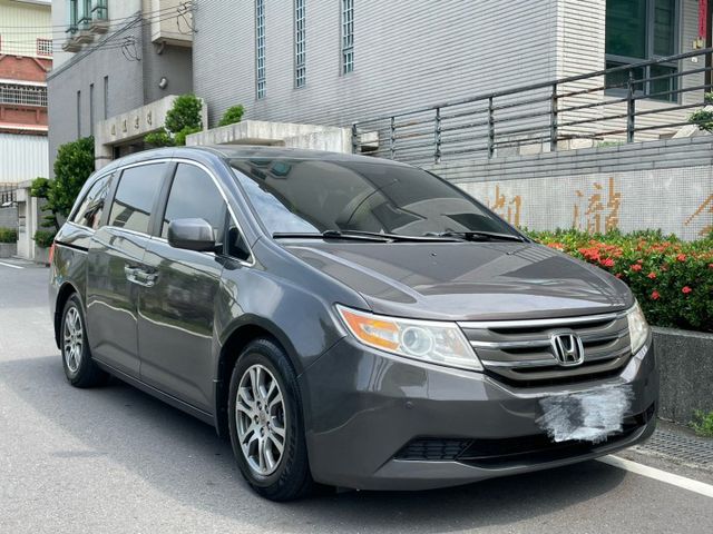 保證實車實價。/ 美規 / 八人座 / 定速 / 電動尾門 / 雙邊電滑門 / 倒車顯影  第3張相片