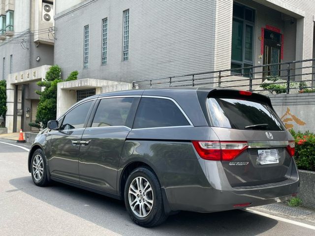 保證實車實價。/ 美規 / 八人座 / 定速 / 電動尾門 / 雙邊電滑門 / 倒車顯影  第18張相片