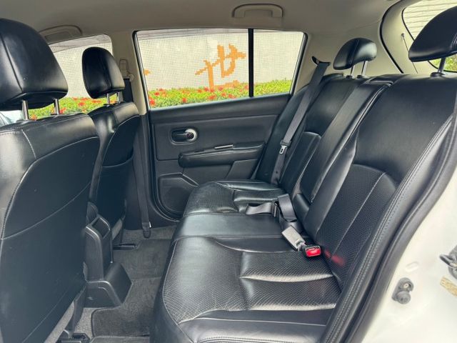 保證實車實價 / 1.8 5D / 導航 / 倒車顯影 / 恆溫空調  第10張相片