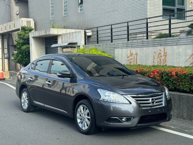 保證實車實價 /  免鑰匙啟動 / 摸門解鎖 / 定速 / 導航 / 倒車顯影  第3張相片