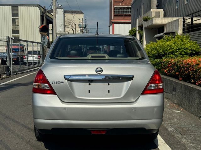 保證實車實價 / 1.6 4D / 導航 / 倒車顯影  第11張相片