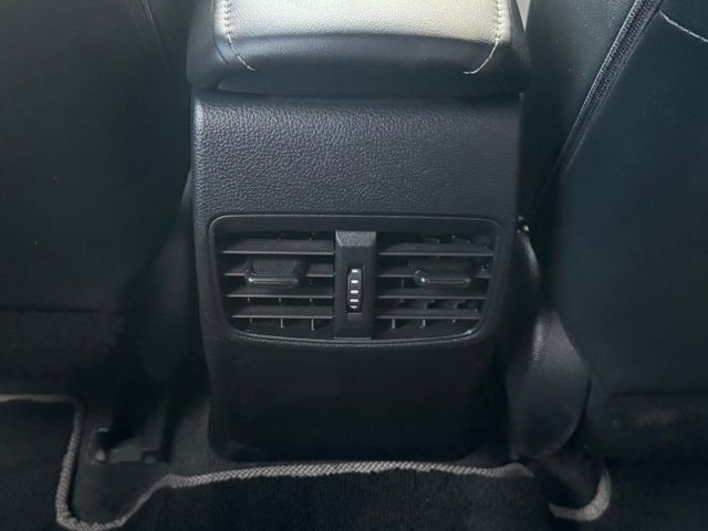 保證實車實價 / 後座出風口 / 定速 / 車道偏移警示  第5張相片