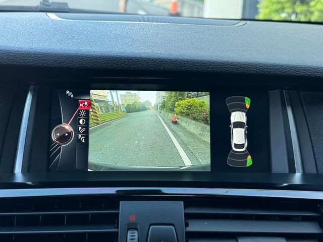 保證實車實價 / X4 30D /柴油 / 總代理 / 電動尾門 / 換檔撥片 / 導航 / 倒車顯影  第8張相片