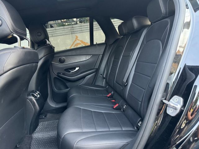 保證實車實價 / 免鑰匙啟動 / 摸門解鎖 / 盲點偵測 / 電動尾門 / 全景天窗  第16張相片