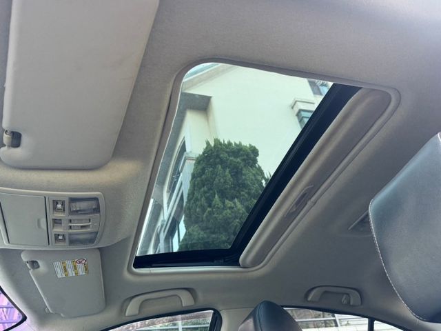 保證實車實價 / 2.0 4D / 摸門解鎖 / 天窗 / 換檔撥片 /  第8張相片
