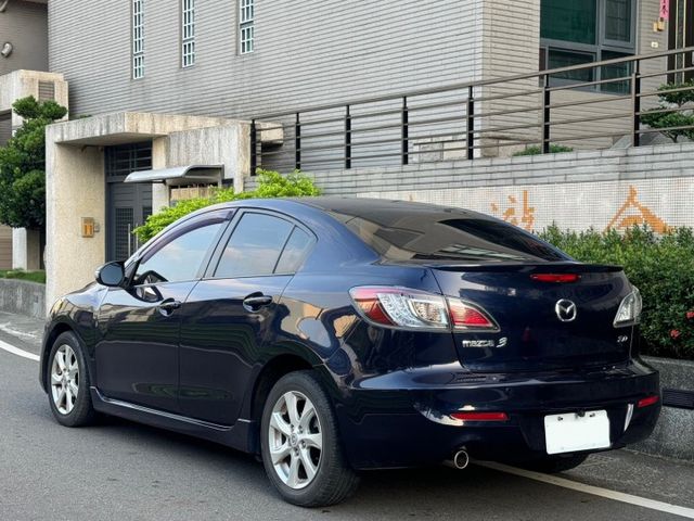 保證實車實價 / 2.0 4D / 摸門解鎖 / 天窗 / 換檔撥片 /  第12張相片