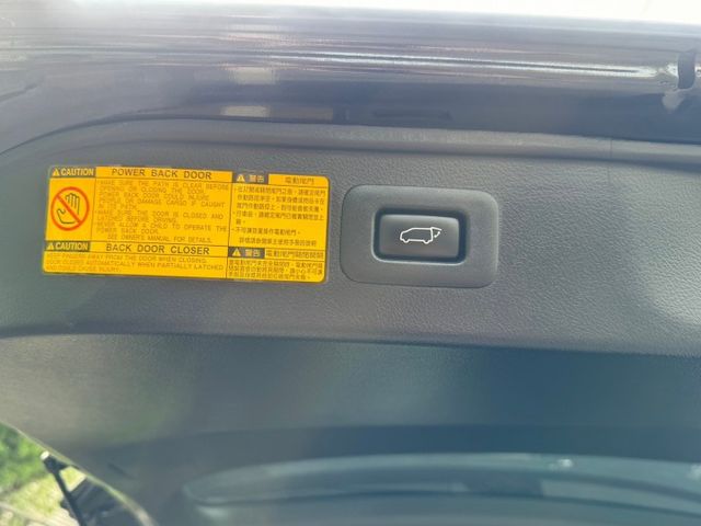 保證實車實價 / 3.5 汽油 / 陸地頭等艙 / 七人座商務車  第12張相片