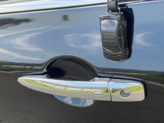 保證實車實價 / 免鑰匙啟動 / 後座出風口 / 駕駛座電動調整  第3張相片