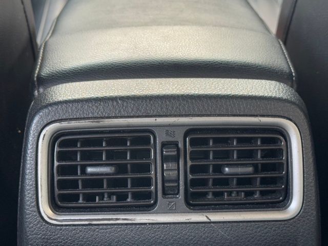保證實車實價 / 免鑰匙啟動 / 後座出風口 / 駕駛座電動調整  第7張相片