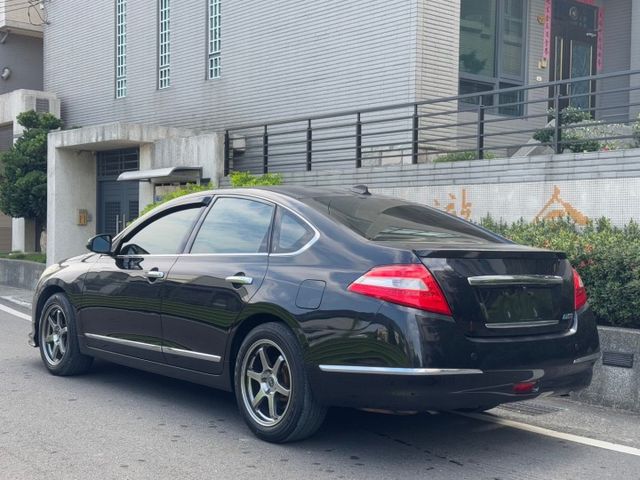 保證實車實價 / 免鑰匙啟動 / 後座出風口 / 駕駛座電動調整  第12張相片