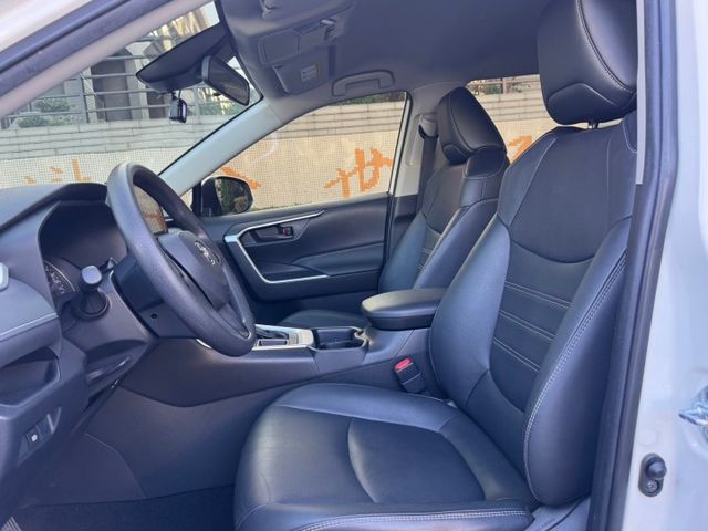 保證實車實價 / 2.0 豪華 / 車道偏移 / 定速 / 後座出風口  第9張相片