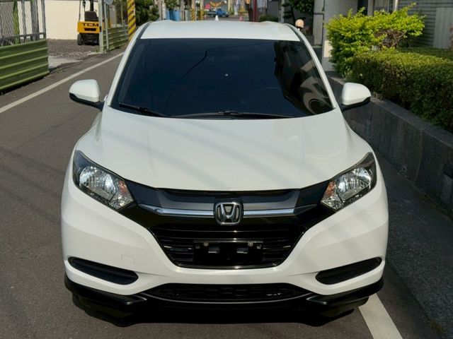 保證實車實價 / 免鑰匙啟動 / 換檔撥片 / 倒車顯影 / 導航 / 胎壓偵測  第2張相片