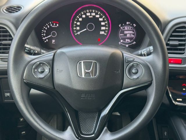 保證實車實價 / 免鑰匙啟動 / 換檔撥片 / 倒車顯影 / 導航 / 胎壓偵測  第5張相片