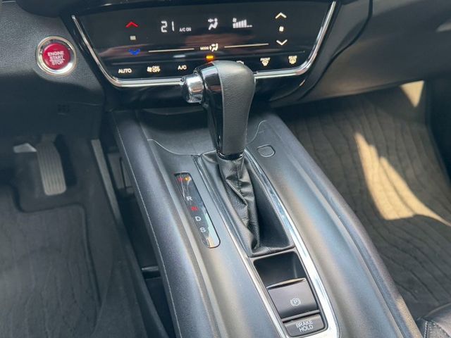 保證實車實價 / 免鑰匙啟動 / 換檔撥片 / 倒車顯影 / 導航 / 胎壓偵測  第6張相片