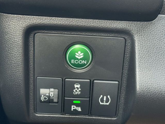 保證實車實價 / 免鑰匙啟動 / 換檔撥片 / 倒車顯影 / 導航 / 胎壓偵測  第7張相片