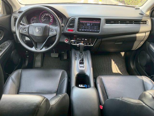 保證實車實價 / 免鑰匙啟動 / 換檔撥片 / 倒車顯影 / 導航 / 胎壓偵測  第12張相片