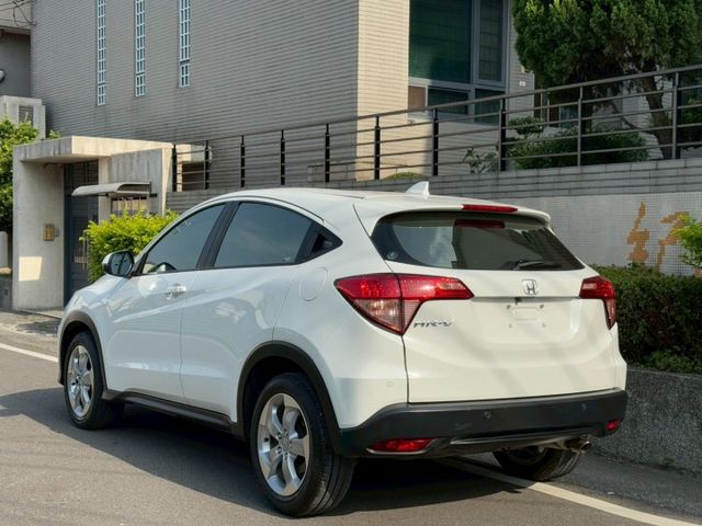 保證實車實價 / 免鑰匙啟動 / 換檔撥片 / 倒車顯影 / 導航 / 胎壓偵測  第14張相片