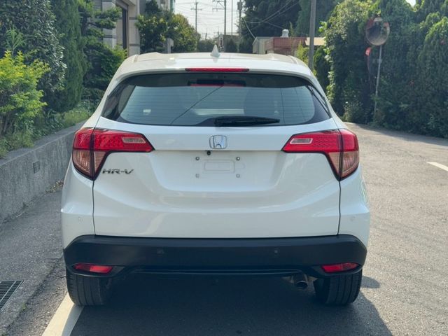 保證實車實價 / 免鑰匙啟動 / 換檔撥片 / 倒車顯影 / 導航 / 胎壓偵測  第15張相片