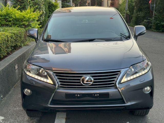 保證實車實價 / 免鑰匙啟動 / 摸門解鎖 / 定速 / 電動尾門  第2張相片