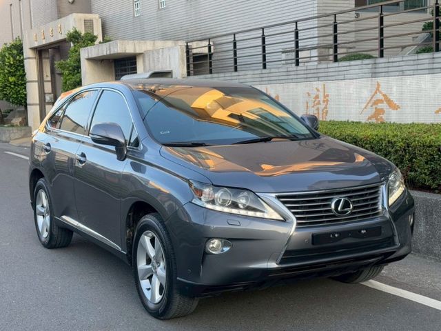 保證實車實價 / 免鑰匙啟動 / 摸門解鎖 / 定速 / 電動尾門  第3張相片