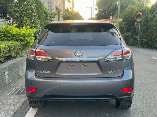 保證實車實價 / 免鑰匙啟動 / 摸門解鎖 / 定速 / 電動尾門  第18張相片