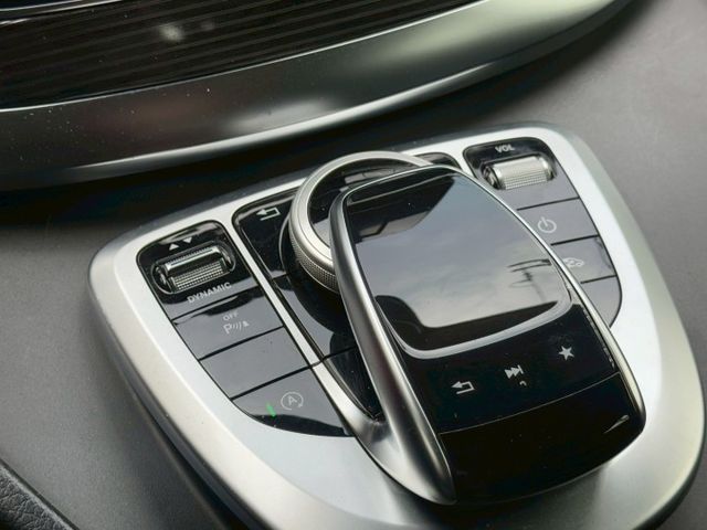 保證實車實價 / 2.0 柴油 / 七人座 / 電動尾門 / 電動滑門 / 倒車顯影 / 環景  第4張相片
