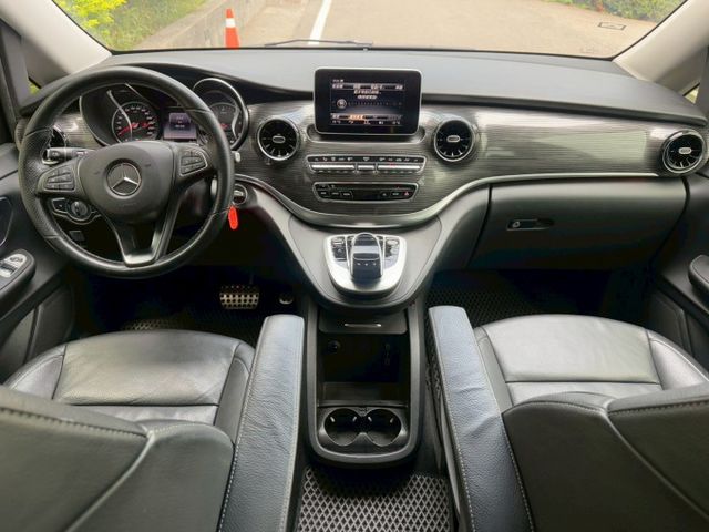 保證實車實價 / 2.0 柴油 / 七人座 / 電動尾門 / 電動滑門 / 倒車顯影 / 環景  第12張相片