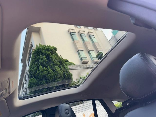 保證實車實價 / 導航 / 環景 / 氛圍燈 / 電動尾門 / 全景天窗  第11張相片