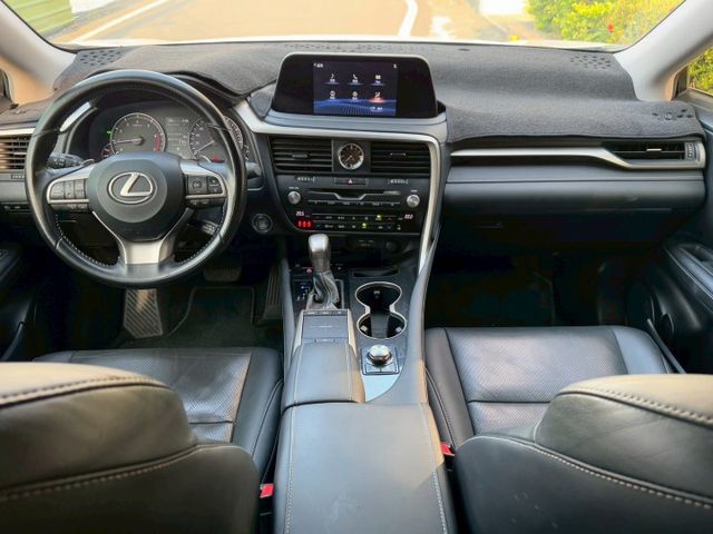 保證實車實價 / RX300 豪華版 / 盲點偵測 / 車道偏移 / 環景 / 免鑰匙啟動 / 電動尾門  第17張相片