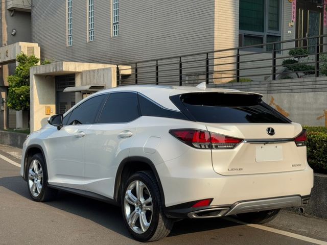 保證實車實價 / RX300 豪華版 / 盲點偵測 / 車道偏移 / 環景 / 免鑰匙啟動 / 電動尾門  第19張相片