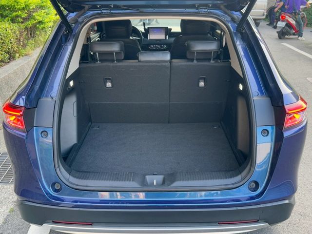 保證實車實價 / Prestige尊榮版 / 無線充電 / 電動尾門 / 倒車顯影 / 摸門解鎖 / 免鑰匙啟動  第16張相片