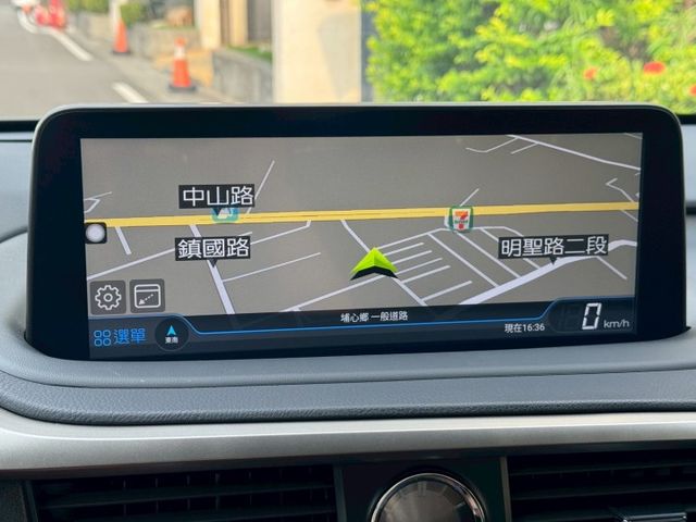 保證實車實價 / 盲點偵測 / 定速 / 車道偏移 / Carplay / 電動尾門 / 電動椅調整  第10張相片