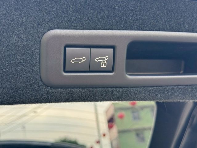 保證實車實價 / 盲點偵測 / 定速 / 車道偏移 / Carplay / 電動尾門 / 電動椅調整  第11張相片