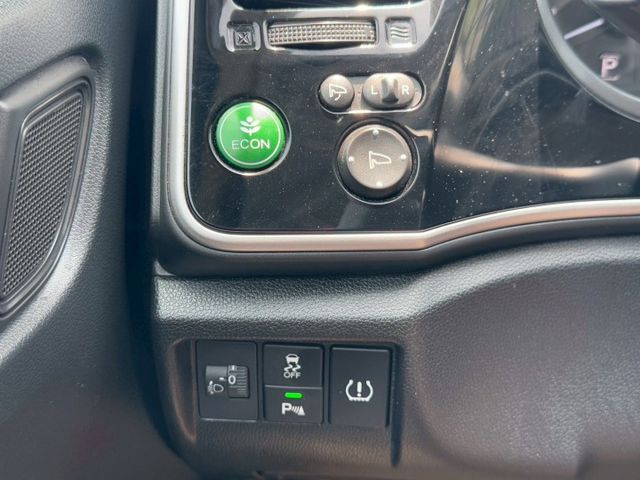 保證實車實價 / 定速 / 換檔撥片 / 倒車顯影 / 導航 / 後座出風口  第9張相片