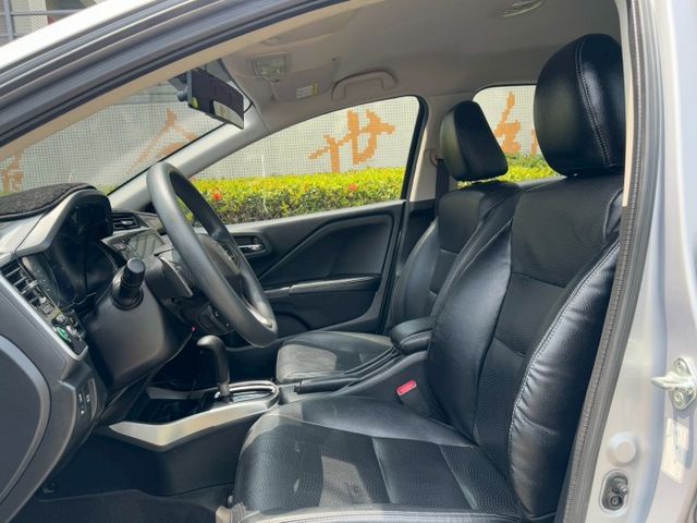 保證實車實價 / 定速 / 換檔撥片 / 倒車顯影 / 導航 / 後座出風口  第11張相片