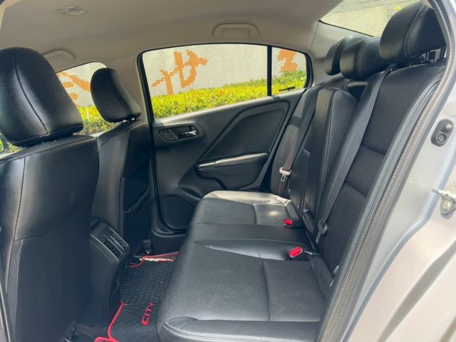 保證實車實價 / 定速 / 換檔撥片 / 倒車顯影 / 導航 / 後座出風口  第12張相片