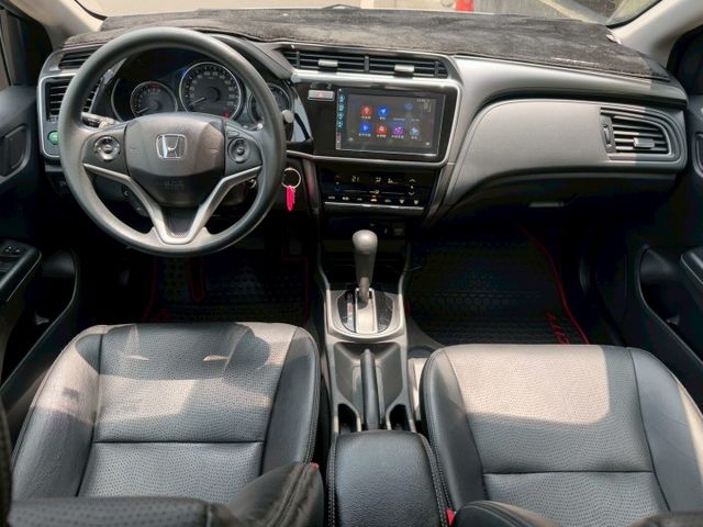 保證實車實價 / 定速 / 換檔撥片 / 倒車顯影 / 導航 / 後座出風口  第13張相片