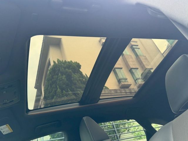 保證實車實價 / RX300 F-SPORT / 盲點 / 摸門解鎖 / 電動尾門 / 抬頭顯示器  第16張相片