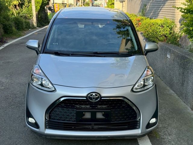 保證實車實價 / 5人座 / 免鑰匙啟動 / 循跡防滑  第2張相片
